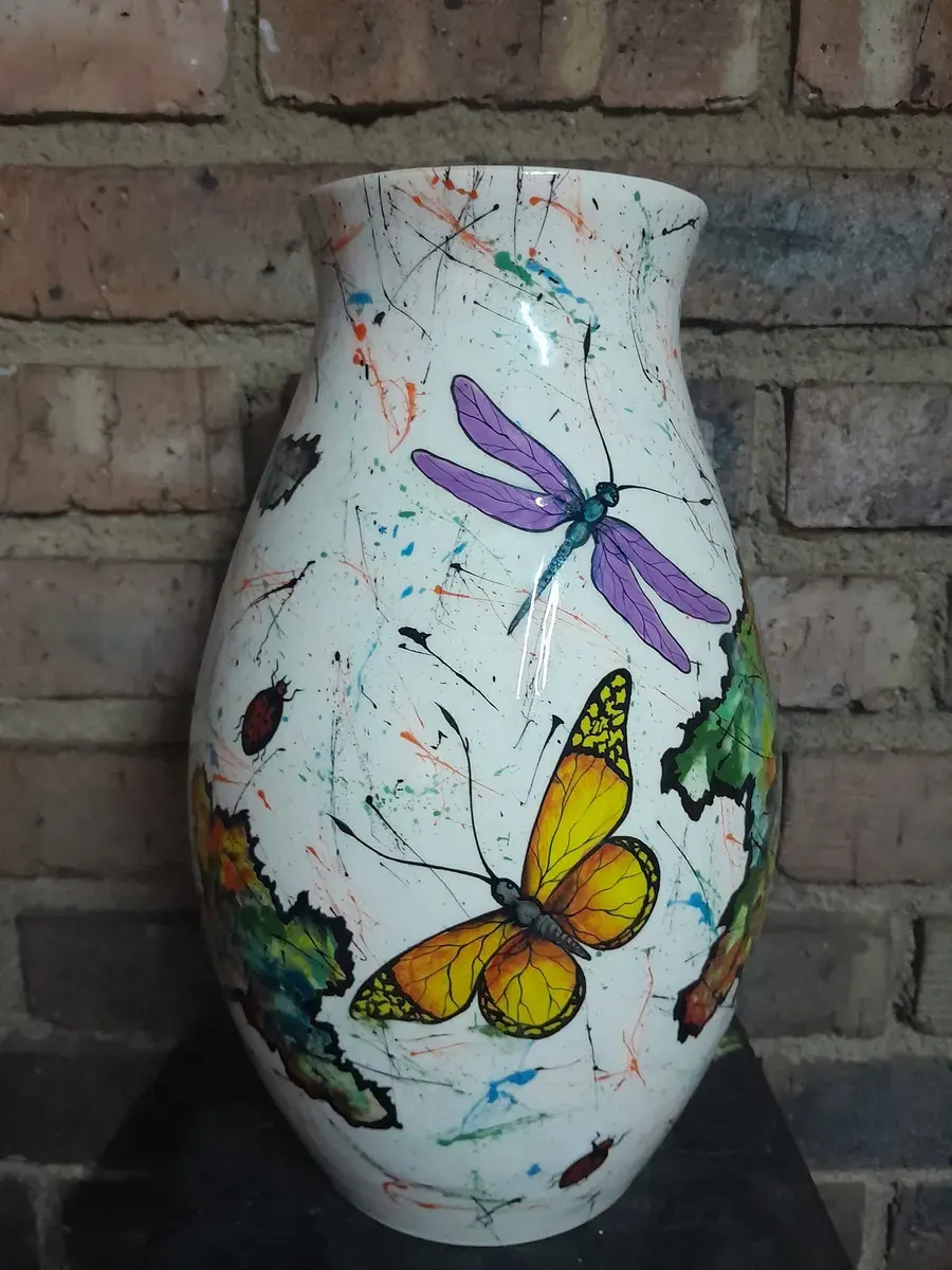 A vase painted with a dragonfly and a butterfly
