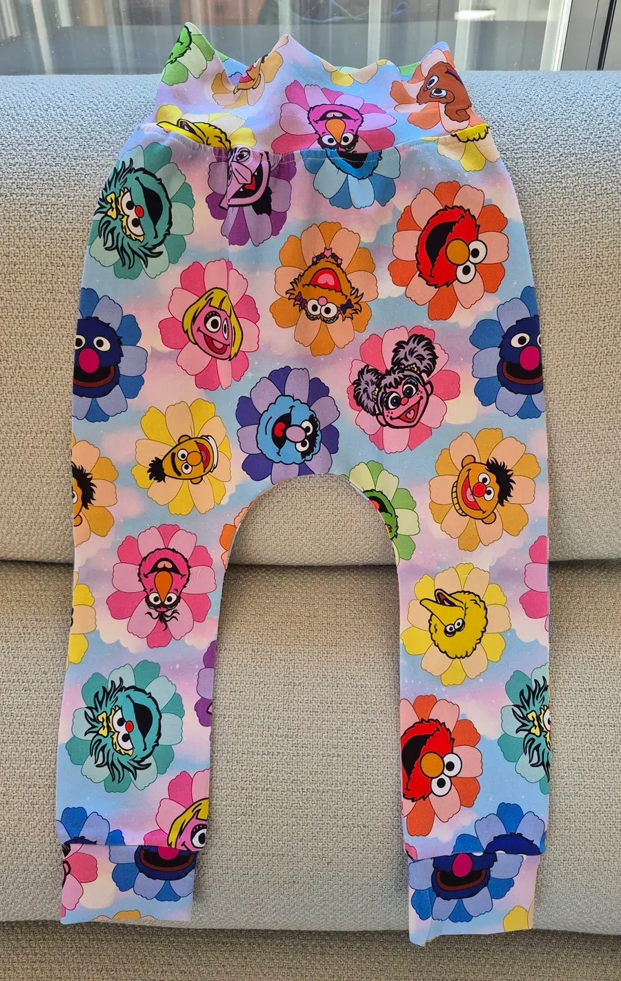 Leggings with colourful characters