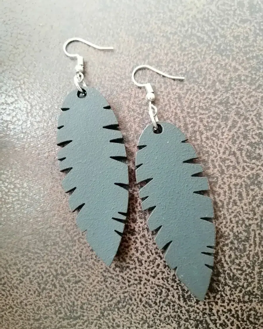 Grey leaf-shaped earrings