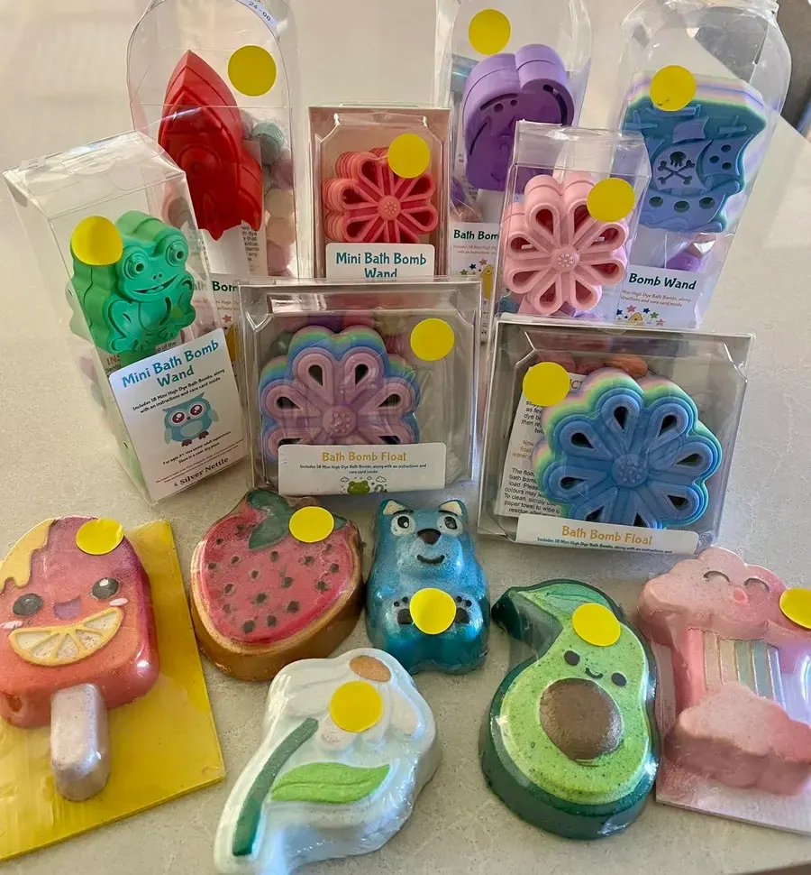 Fruit-shaped bath bombs