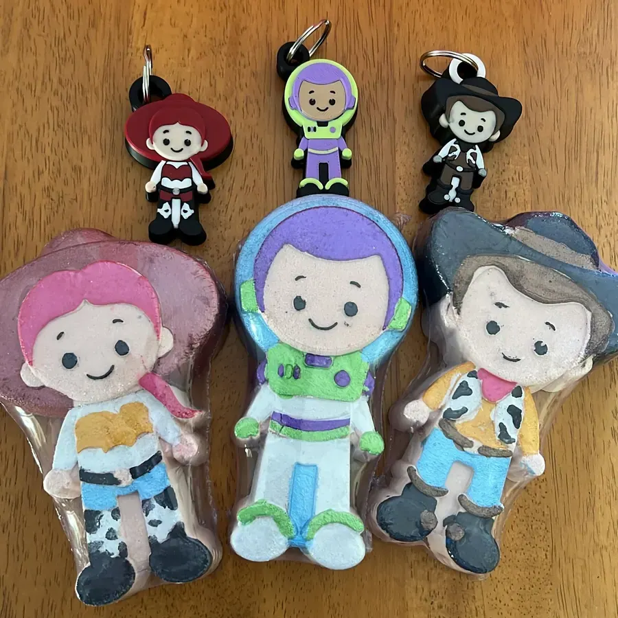 Character shaped bath bombs